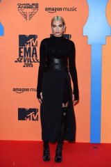 Dua Lipa - MTV EMA in Seville 11/03/2019 фото №1230608