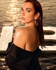 Dua Lipa – YSL Beauty Libre Fragrance Campaign 2025 фото №1413077