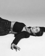 Dua Lipa by Chris Colls for 'Pepe Jeans x Dua Lipa' // Fall 2020 фото №1278646