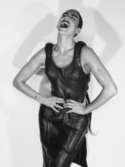 Dua Lipa for British Vogue July 2025 by David Sims фото №1419008