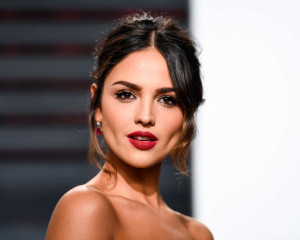 Eiza Gonzalez – 2017 Vanity Fair Oscar Party in Hollywood фото №944114