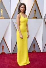 Eiza Gonzalez – Oscars 2018 Red Carpet фото №1049727