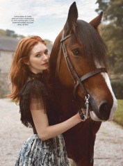 Eleanor Tomlinson – Photoshoot for Town & Country UK December 2018 фото №1118539
