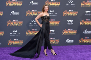 Elizabeth Olsen – “Avengers: Infinity War” Premiere in LA фото №1064824