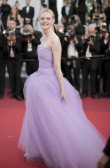 Elle Fanning at “The Beguiled” World Premiere – Cannes Film Festival  фото №968590