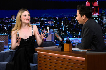 Elle Fanning at The Tonight Show Starring Jimmy Fallon 12/11/23 фото №1383096