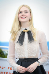 Elle Fanning – Jury Photocall at the Cannes Film Festival 05/14/2019 фото №1173745
