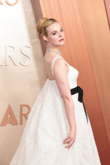 Elle Fanning – Oscars 2025 Red Carpet фото №1413244