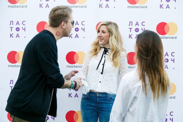 Ellie Goulding at Lastochka Festival in Moscow 07/22/2017 фото №990405