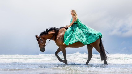 Elsa Pataky - Magic Millions Polo in Gold Coast (January 2024) фото №1414260