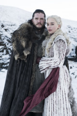 Emilia Clarke - 'Game Of Thrones' (2019) 8x01 'Winterfell'  фото №1216526