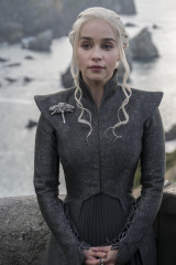 Emilia Clarke - 'Game Of Thrones' (2017) 7x03 'The Queen's Justice'  фото №1246692