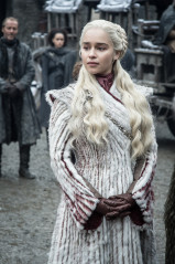 Emilia Clarke - 'Game Of Thrones' (2019) 8x01 'Winterfell'  фото №1216518