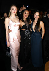 Emilia Clarke - 71st Emmy Awards in Los Angeles 09/22/2019 фото №1220672