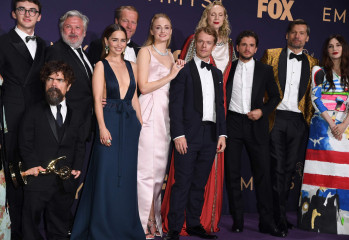 Emilia Clarke - 71st Emmy Awards in Los Angeles 09/22/2019 фото №1220671