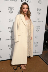 Emilia Clarke at Harper’s Bazaar Women Of The Year Awards in London 11/07/23 фото №1380479