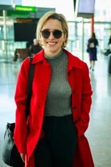 Emilia Clarke in Travel Outfit – Heathrow Airport in London 02/21/2019 фото №1145552