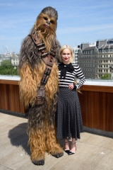 Emilia Clarke-“Solo: A Star Wars Story” Photocall in London фото №1071476