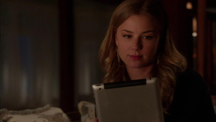 Emily VanCamp - Revenge (2013) 2x19 'Identity' фото №1324990