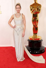 Emily Blunt – Oscars 2024 Red Carpet фото №1390800