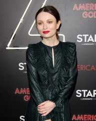Emily Browning – “American Gods” Premiere in Los Angeles  фото №957962