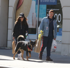 Emily Ratajkowski and Sebastian Bear-McClard – Shopping in Soho 03/15/2020 фото №1251327