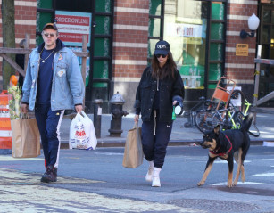 Emily Ratajkowski and Sebastian Bear-McClard – Shopping in Soho 03/15/2020 фото №1251329