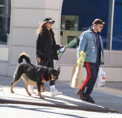 Emily Ratajkowski and Sebastian Bear-McClard – Shopping in Soho 03/15/2020 фото №1251322