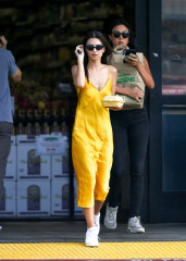 Emily Ratajkowski – Leaving a Supermarket in Los Angeles 04/22/2019 фото №1162391