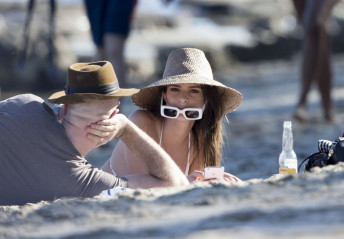Emily Ratajkowski Hot in White Bikini – Paradise Cove in Malibu  фото №946401