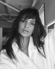 Emily Ratajkowski Photos – Social Media  фото №941893