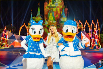 Emma Bunton - Wonderful World of Disney Magical Holiday Celebration! (2019) фото №1239370
