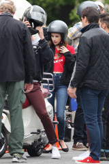 Emma Roberts – Films a Scene on a Scooter with Hayden Christensen in Toronto  фото №970064