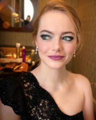 Emma Stone – Golden Globe Awards 2018 in Beverly Hills фото №1028696
