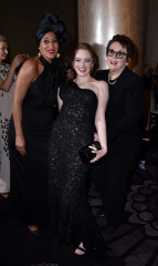 Emma Stone – Golden Globe Awards 2018 in Beverly Hills фото №1028698