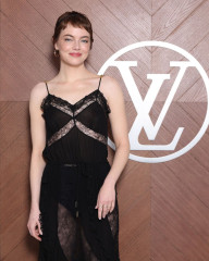 Emma Stone – at Louis Vuitton F/W 2025 Show PFW фото №1413762