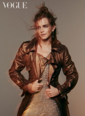 Emma Watson for Vogue UK January 2024 фото №1383215