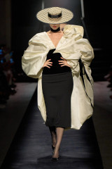 Schiaparelli Haute Couture Fall/Winter 2022 Fashion show in Paris фото №1345863