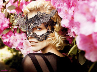 Eva Herzigova фото