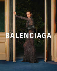Eva Herzigova for Balenciaga S/S 2024 campaign фото №1380571