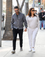 Eva Longoria in Casual Out fit in Los Angeles фото №1040330