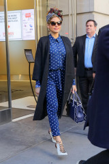 Eva Mendes Out and About in New York 03/19/2018 фото №1055310