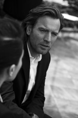 Ewan MacGregor ~ IWC Schaffhausen photo shoot Italy 05-14 by Peter Lindbergh фото №1380810