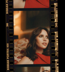 FELICITY JONES for Bustle Magazine, January 2020 фото №1241110