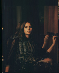 FELICITY JONES for Bustle Magazine, January 2020 фото №1241114