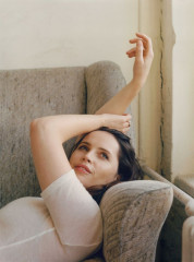 Felicity Jones by Ben Weller for The Sunday Times Style // Dec 2020 фото №1285190