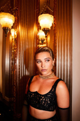 Florence Pugh by Josh Shinner for Tiffany &amp; Co. Exhibition in London 06/09/2022 фото №1360270