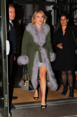 Florence Pugh - Hotel in New York 11/09/2022 фото №1361998