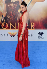 Gal Gadot on Red Carpet – “Wonder Woman” Movie Premiere in Los Angeles фото №968859