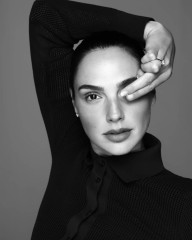 Gal Gadot by Tal Abudi (2021) фото №1331604